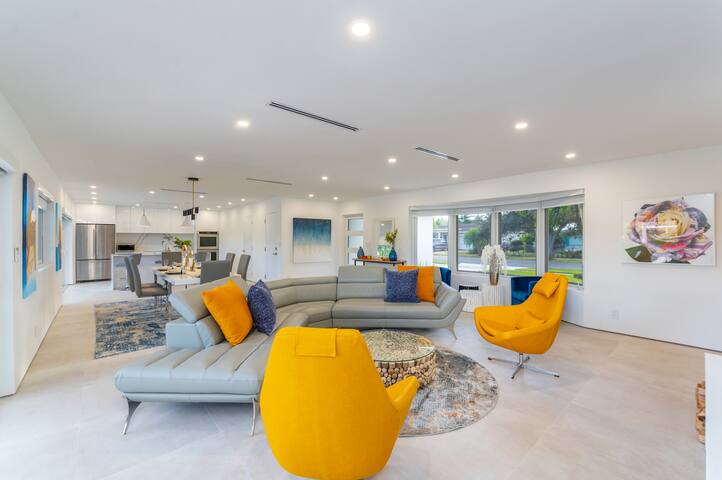 Stylish Getaway, Heated Pool, Short Drive to Beach gallery image 5