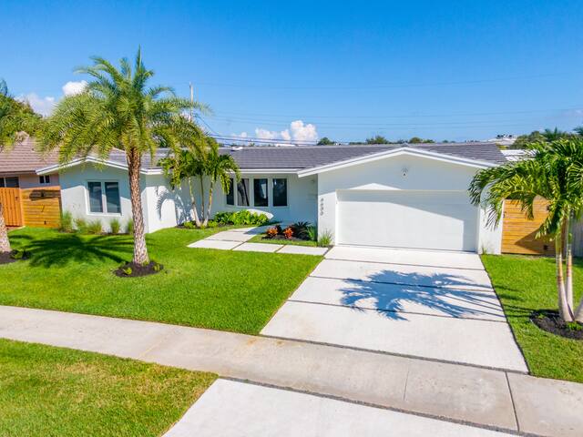 Stylish Getaway, Heated Pool, Short Drive to Beach gallery image 2