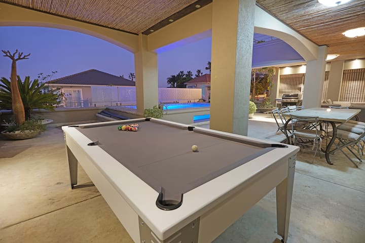 Luxury 4-Bedroom Villa with Ocean Views gallery image 2