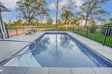 Heated Pool Open April 1/Hot Tub/Golf Course Stay
