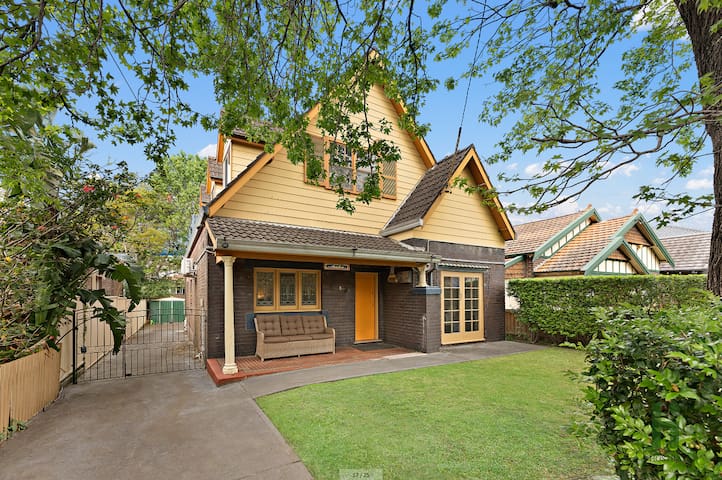 Stylish Kingsford Dual Floor Stay