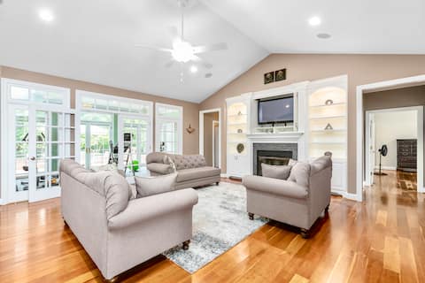 Spacious & Private Retreat Near Downtown & NC Zoo!