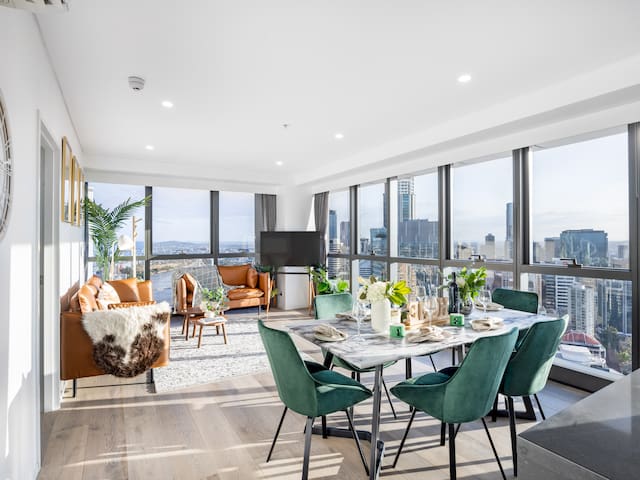 Luxury 3BR Suite Stunning Skyline-River-View @ CBD