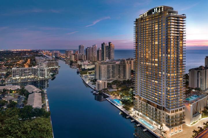 Hyde Penthouse | 2-Story Balcony Terrace by Ventur gallery image 5