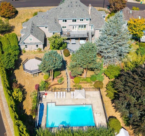 Luxury 7-Bedroom Villa with Pool, Hot Tub & Sauna