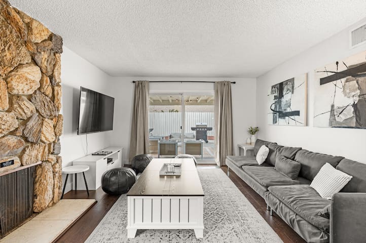 4 BR Pool Home + Games Room + Patio + BBQ