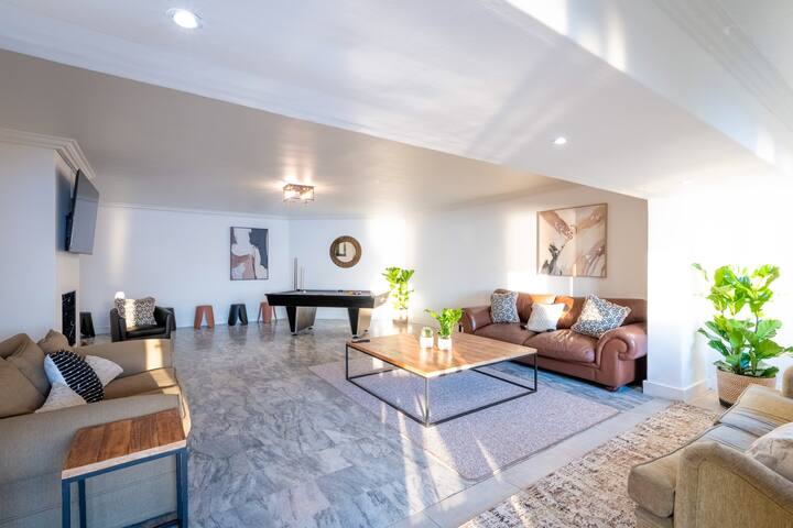 Luxury 5-Bedroom Villa with Ocean Views gallery image 4