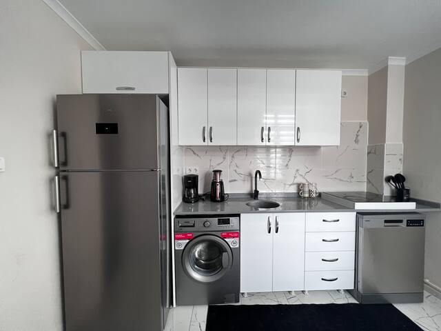 Amazing Flat in Karaköy, 4 BR, 5AC, 2 BA, Lift gallery image 4