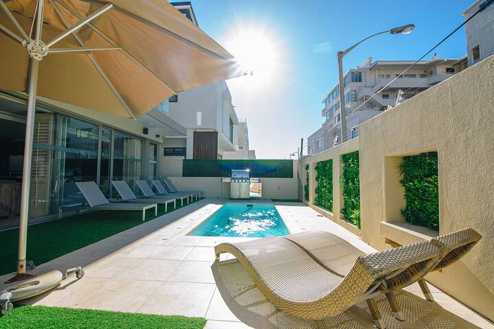 Luxury Seaside Villa with 3x housekeeping gallery image 4