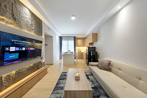 Newly Renovated 2BR Apt | Direct Mall Access