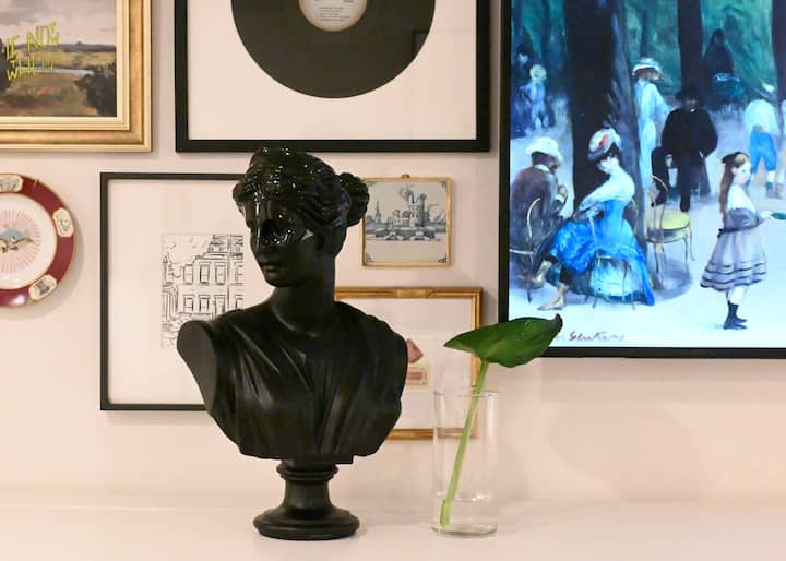 Შეარჩიეთ წიგნებისა და ხელოვნების ნიმუშების კურირებული კოლექცია, რომელიც იდეალურია განტვირთვისა თუ თავგადასავლების შთამაგონებელი მომენტებისთვის.