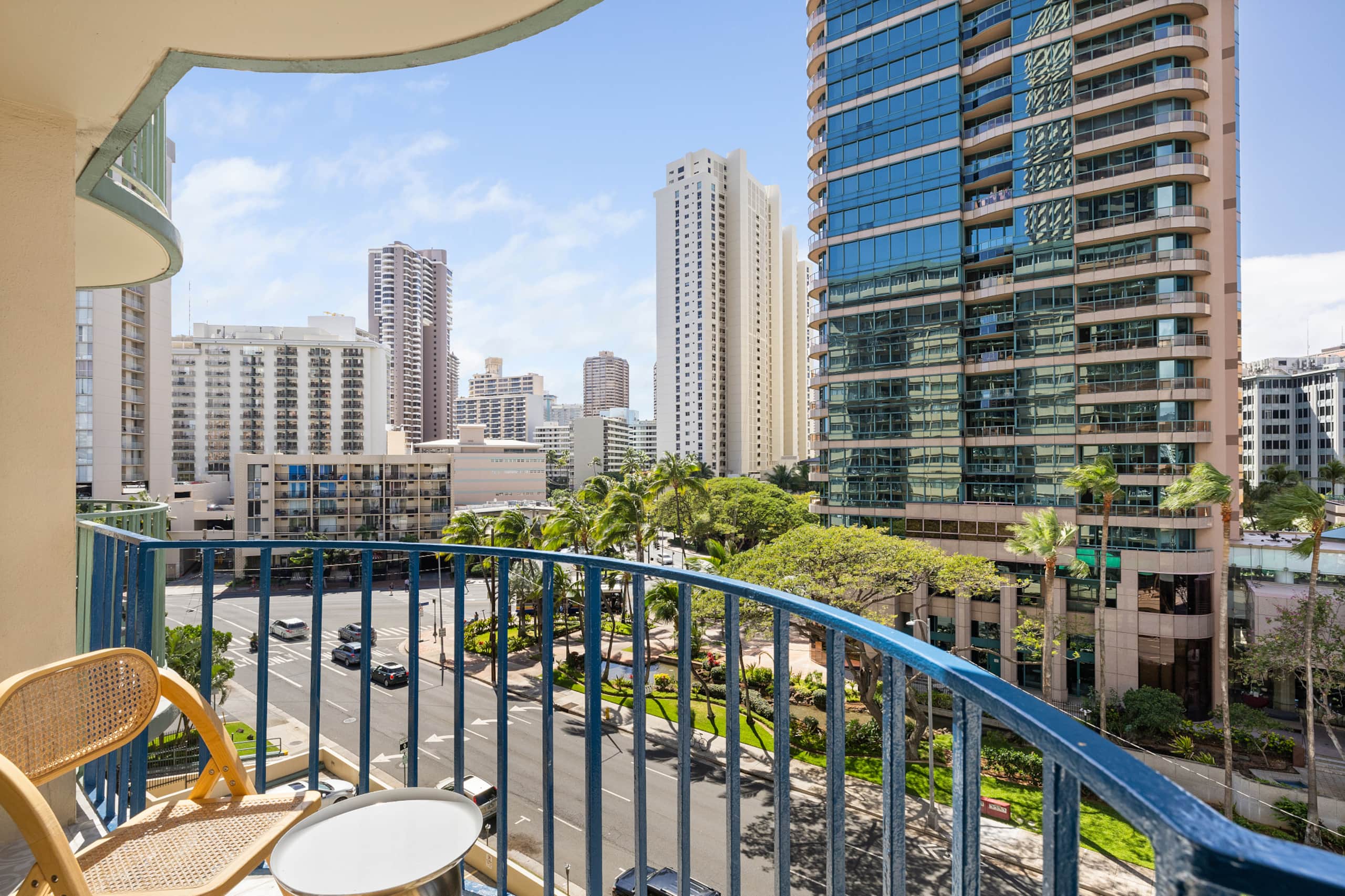 Aloha Ohana 2BM stylish apt with Washer/Parking - Image 70