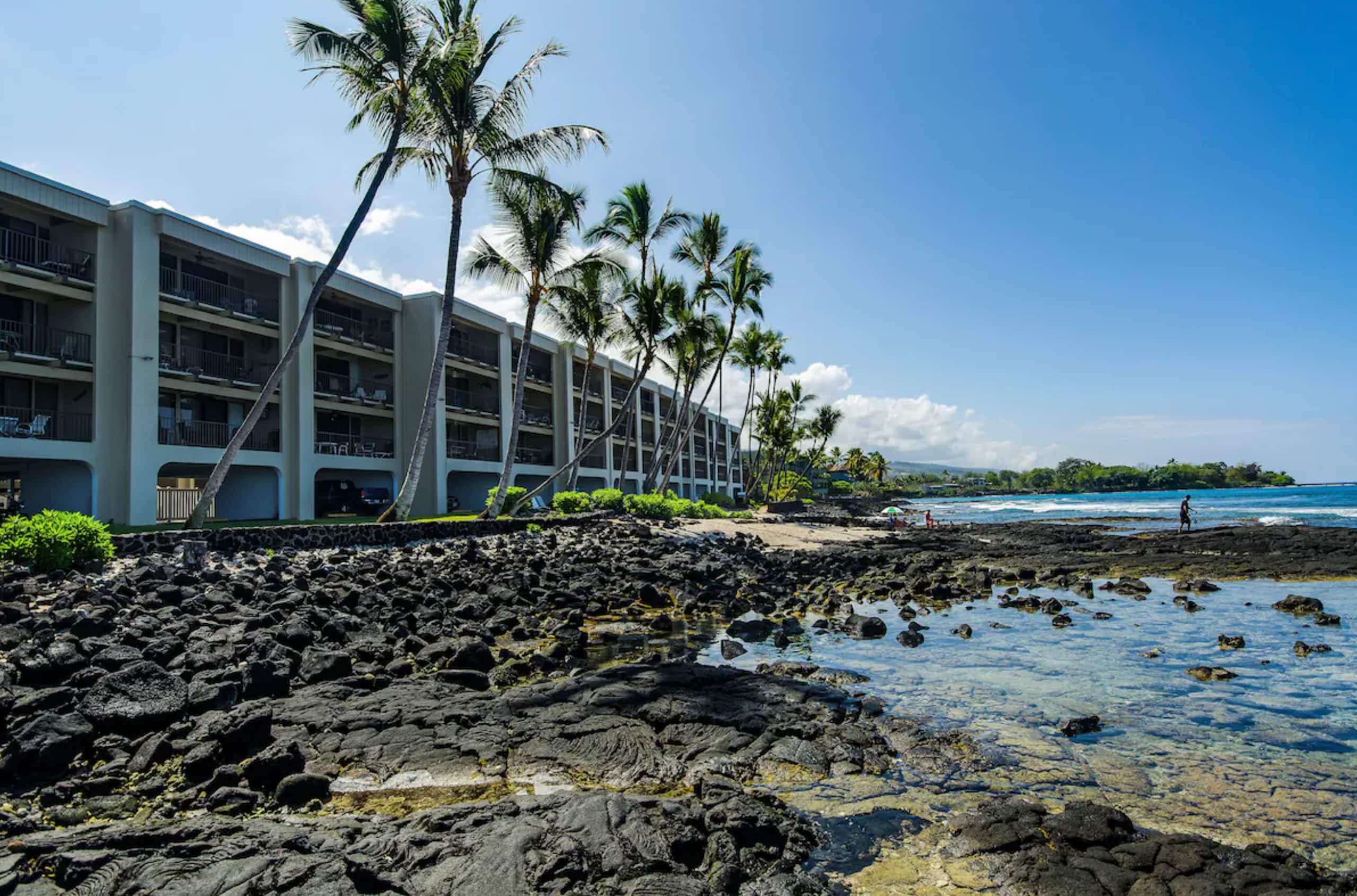 Condo in Kailua-Kona · ★4.82 · 1 bedroom · 2 beds · 1 private bath - Image 25