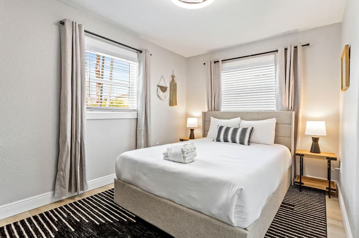 Bedroom 4: Wake up in a queen bed with natural light pouring in from the window, where you can enjoy a peaceful view outside and touches of local Pinellas style.
