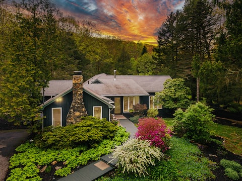 NYC Escape- Heated Pool, Hot Tub & 6-Acre Forest