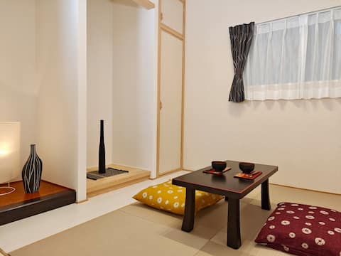 Spacious two story building, accommodates up to 16 people! Entire apartment with free parking, 5 min