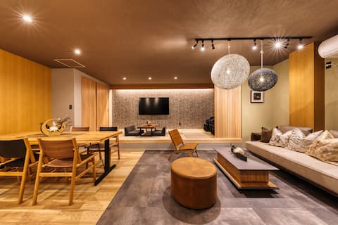 All charter 3showers3 toilets With parking lot