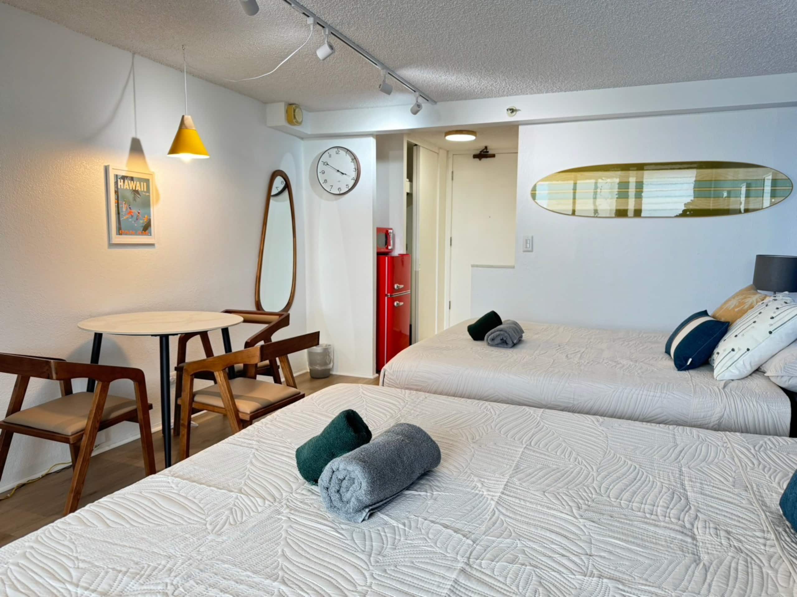 Private studio with Balcony  in Center of Waikiki! - Image 25