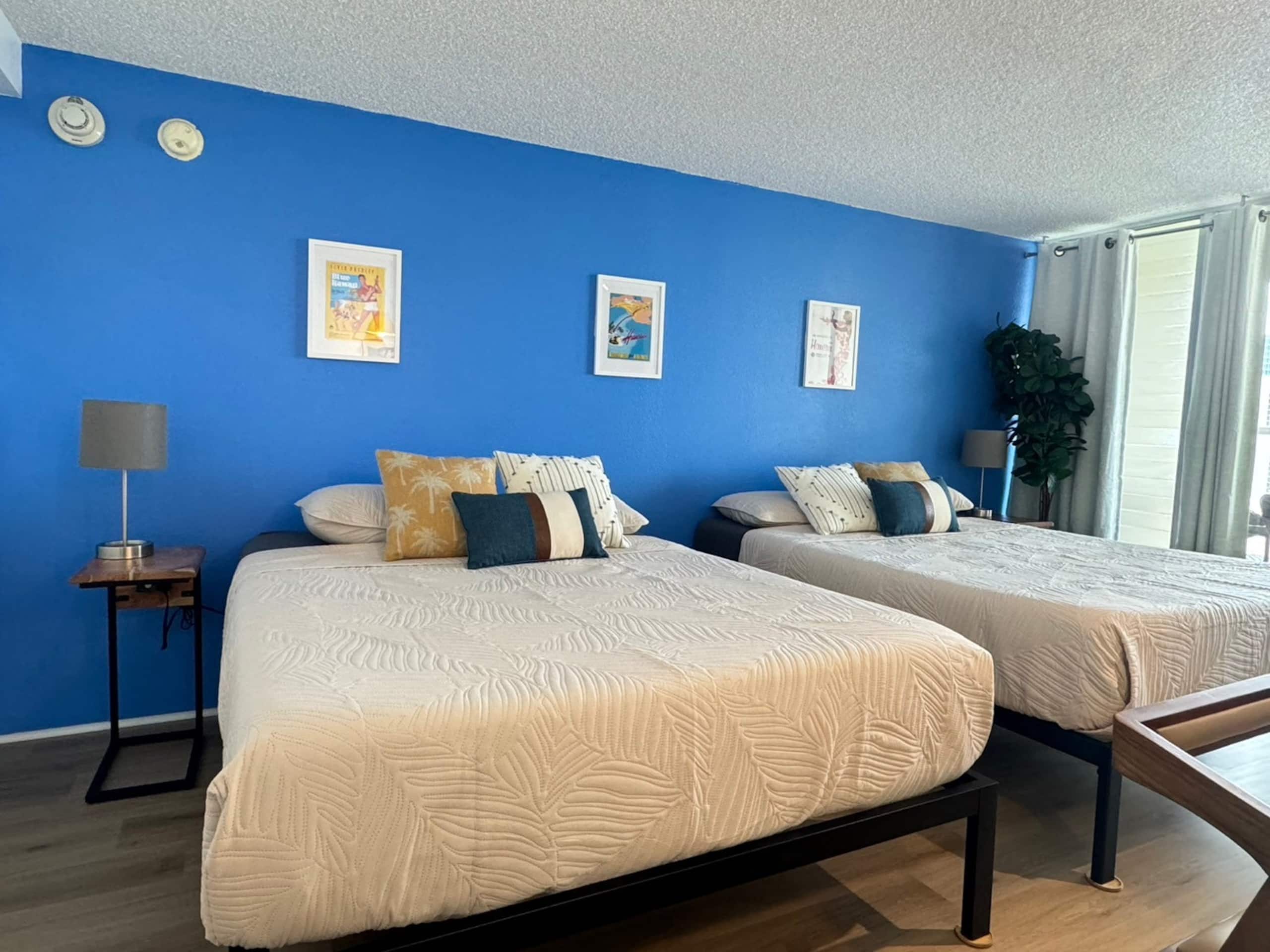Private studio with Balcony  in Center of Waikiki! - Image 26
