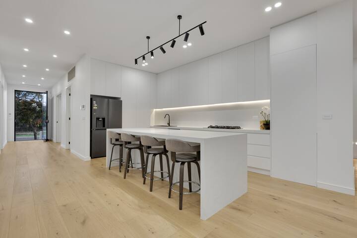 “Luxury Escape: Brand-New Home, Stunning Pool” Spa gallery image 4