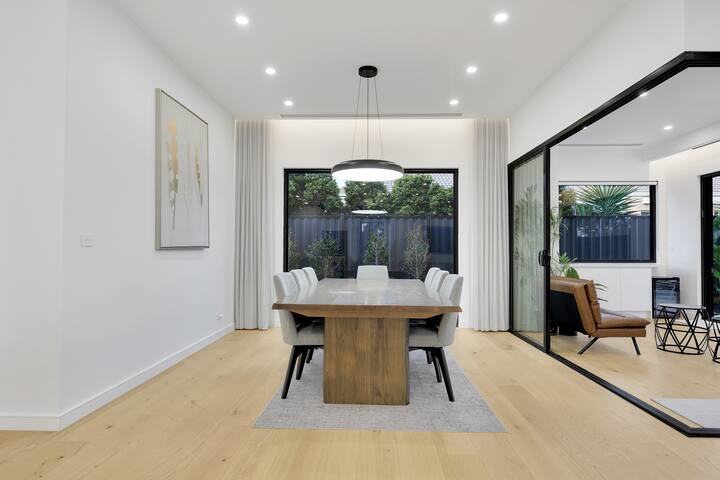 “Luxury Escape: Brand-New Home, Stunning Pool” Spa gallery image 5