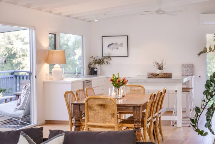 Anelga – Beachfront on Eagle Bay gallery image 3