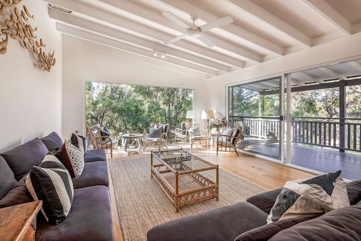 Anelga – Beachfront on Eagle Bay