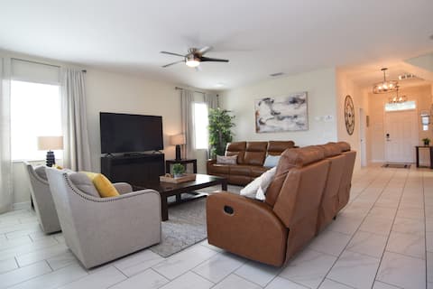 Top performing Airbnb: 6 Bed Pool Home/Games Room/Arcade/Disney 10 Miles! in Four Corners
