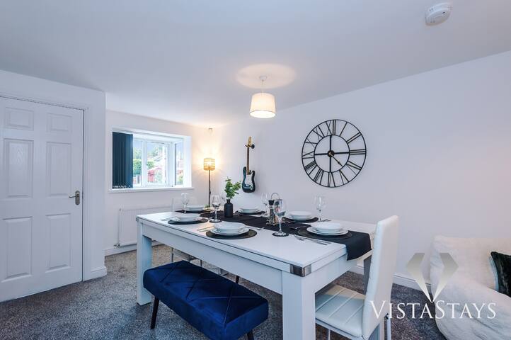 *Last Min Escape!* Netflix | Parking | Pool Table gallery image 3