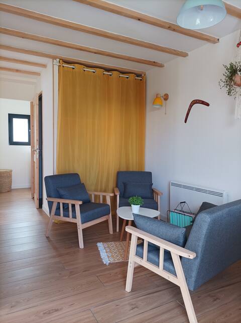 Top Airbnb: Les VoyaJoueurs - 3 km from the Ocean - Brem-sur-Mer in Brem Sur Mer
