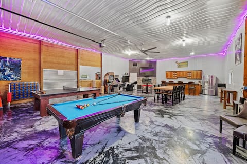 Graceland Acreage w/ Party Barn!