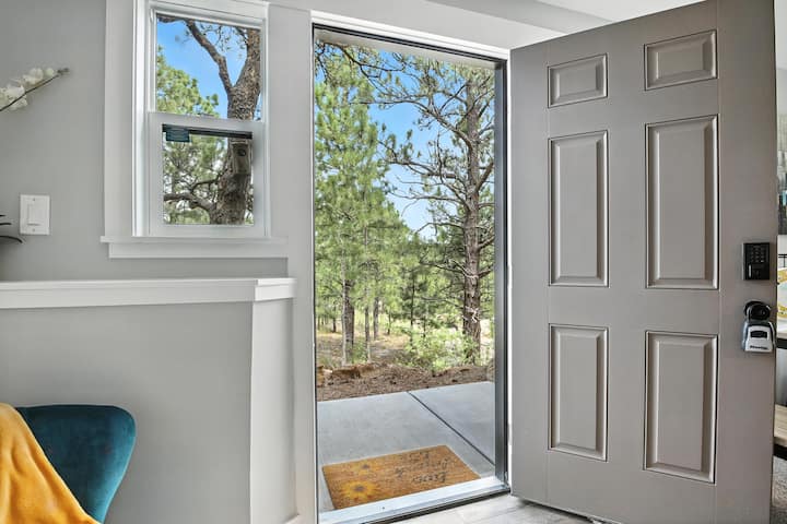 Rustic Retreat - Private Suite - Colorado Springs, CO