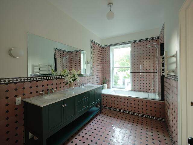 Beautiful Bed-Stuy Brownstone gallery image 4