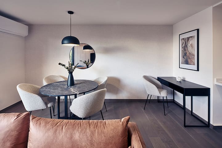 Condesa cool balcony apt 2br/2ba pool & gym 4 pax