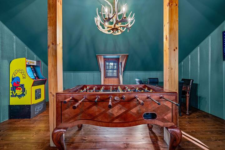 Chic Heritage Cabin: Privacy, Luxury & Adventure gallery image 5