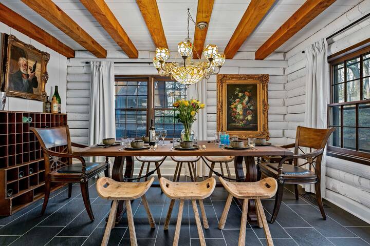 Chic Heritage Cabin: Privacy, Luxury & Adventure gallery image 3