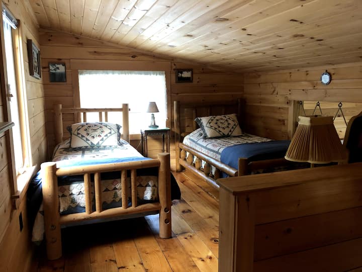 ಎರಡು ಅವಳಿ ಹಾಸಿಗೆಗಳ ಬೇಸಿಗೆ ಕ್ವಿಲ್ಟ್‌ಗಳು 