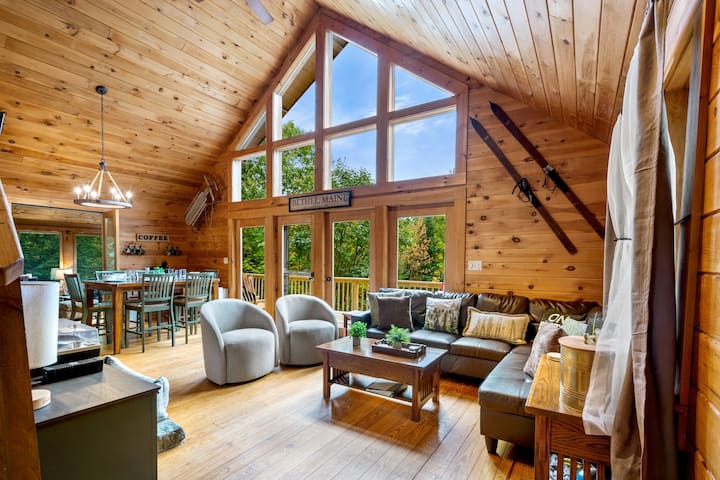 Private, Dog-friendly Lodge With Hot Tub And Views - Bethel, ME