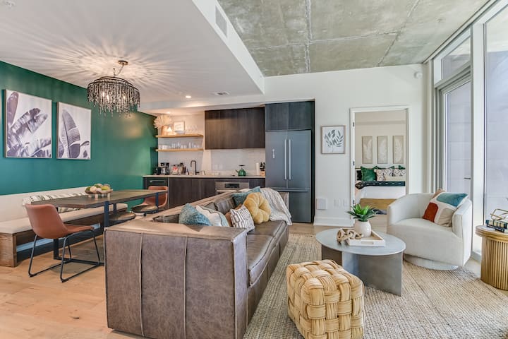 Luxury Unit Rooftop Pool Private Balcony Rainey St