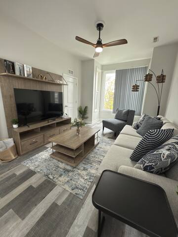 CozyApartment w/Games & Free Parking NearDowntown