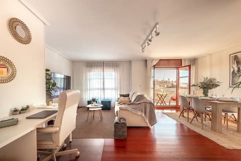 Anuncio de Airbnb popular: Spacious and bright apartment 50 meters from the beach. en Castro Urdiales