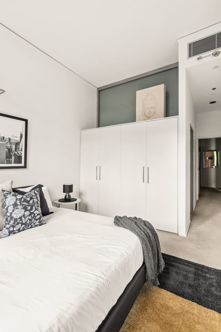 Bedroom 1 image 1