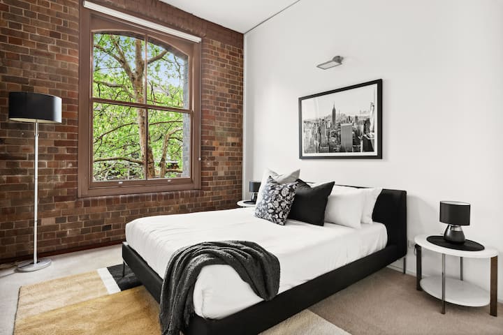 Queen size bed in main bedroom