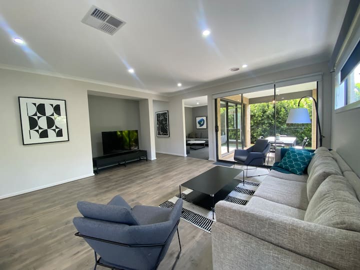 Luxury Modern Contemporary House - Melton