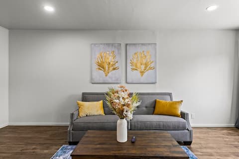 Popular Airbnb listing: YieldMax (PM) | Downtown 2b1b house+AC in Guadalupe / Washington