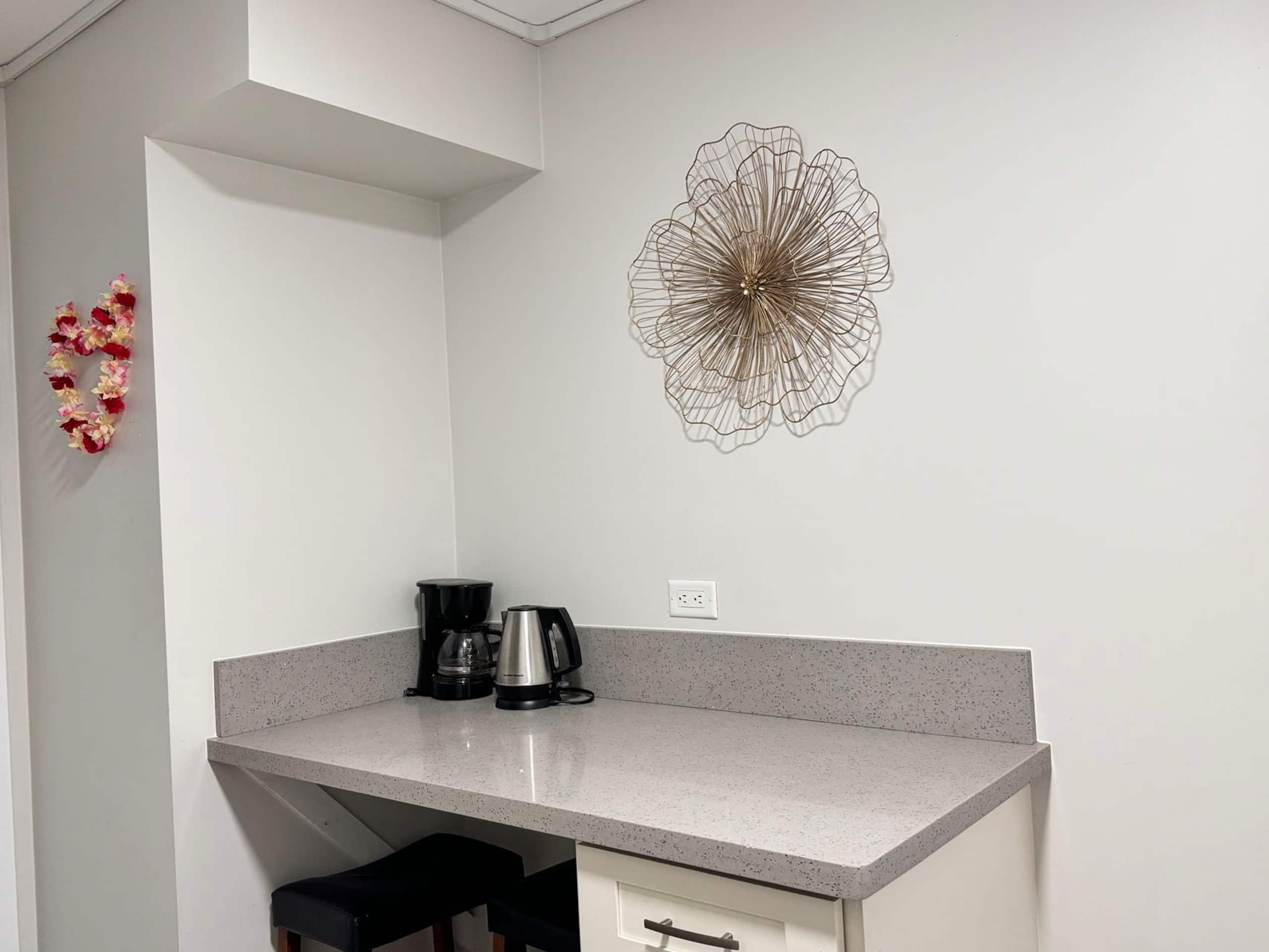 Condo in Honolulu · ★4.93 · 2 bedrooms · 4 beds · 2 private baths - Image 20