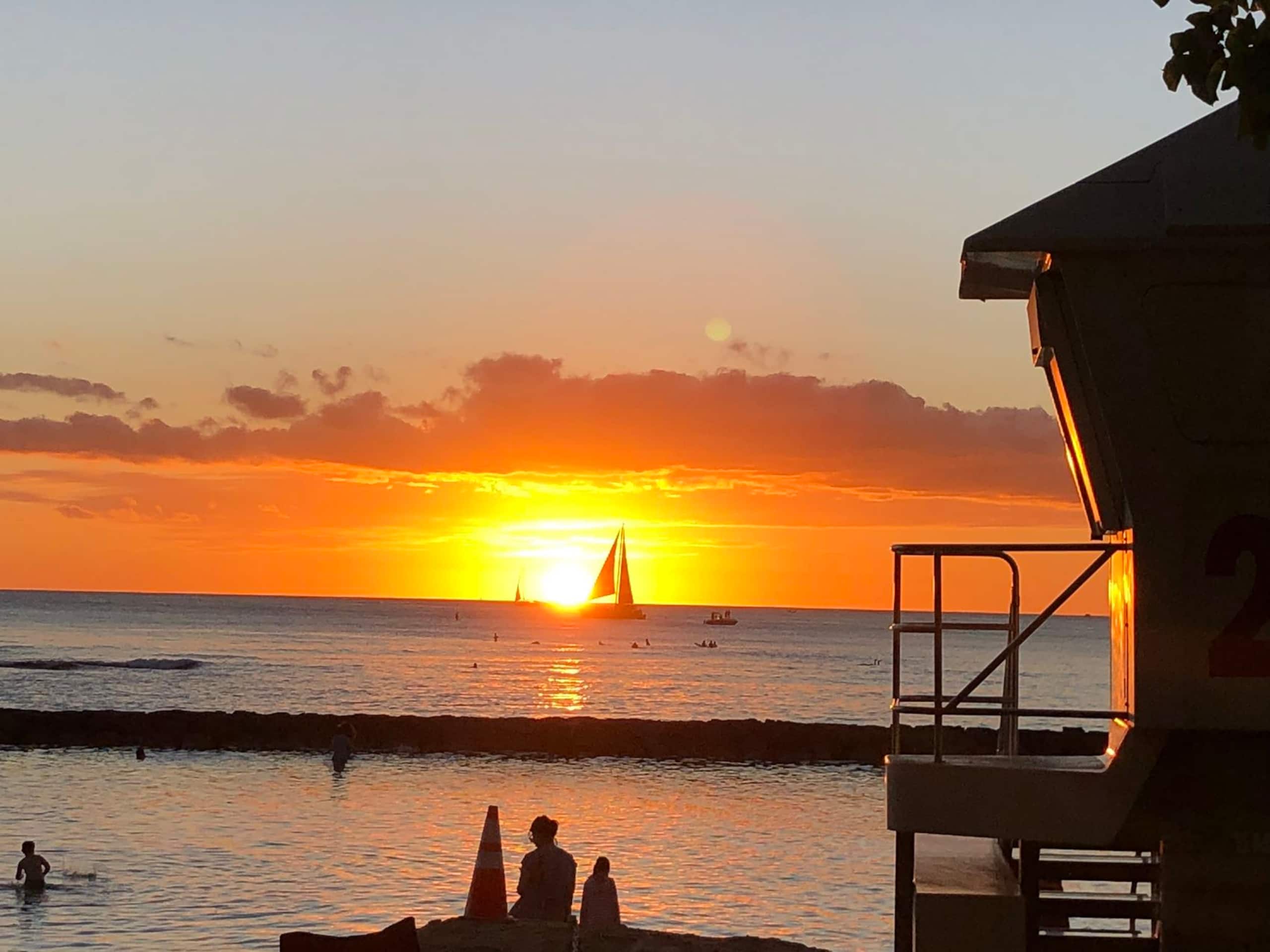 Condo in Honolulu · ★4.93 · 2 bedrooms · 4 beds · 2 private baths - Image 39