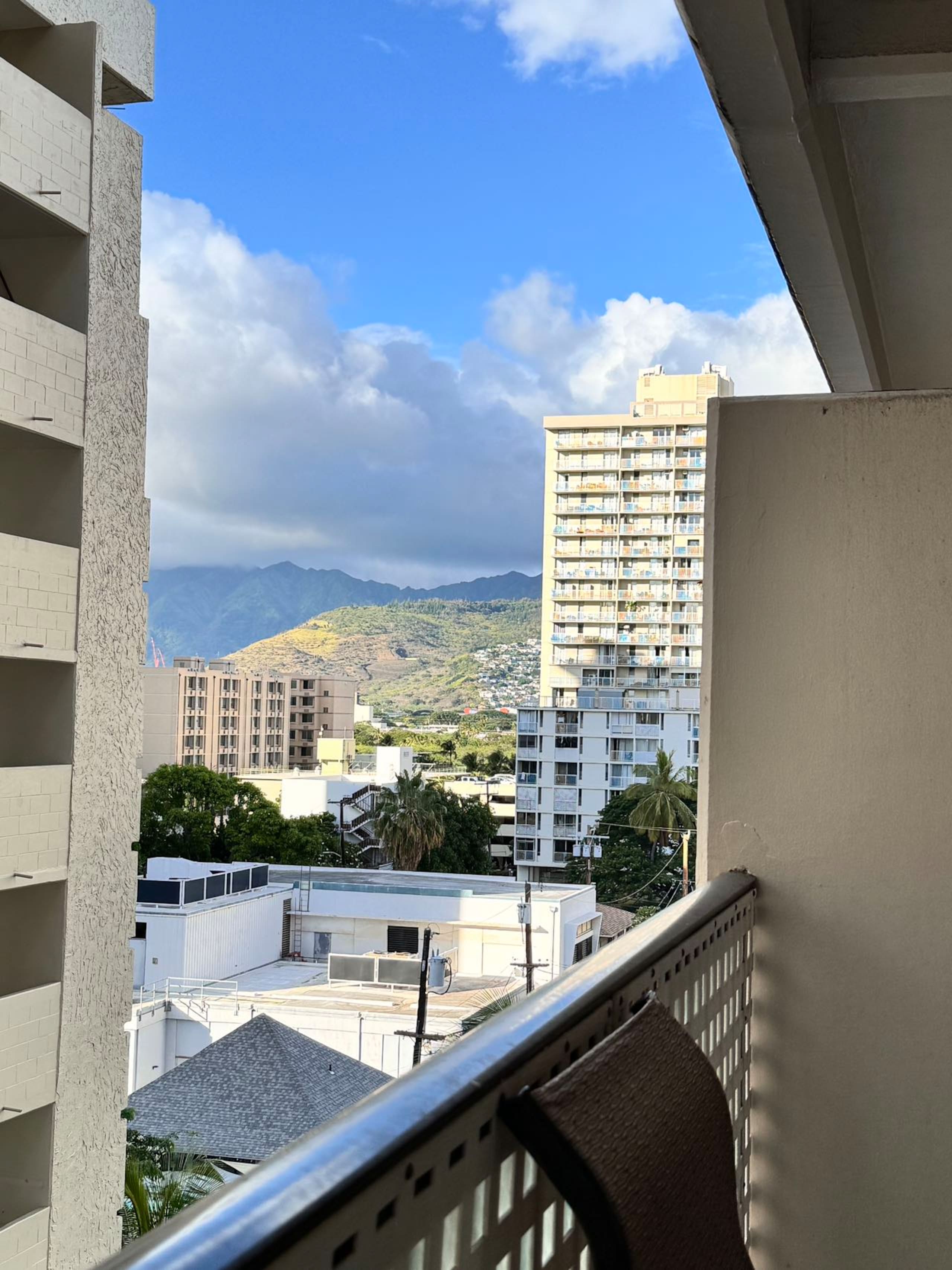 Condo in Honolulu · ★4.93 · 2 bedrooms · 4 beds · 2 private baths - Image 32