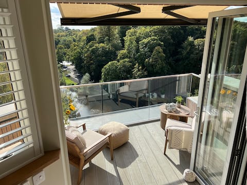 Tawny Nook for 6 to 8 - Riverside Retreat