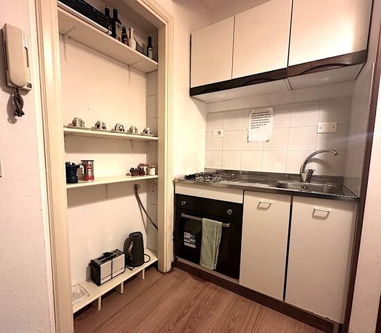 Rooftops view between Pantheon and Navona gallery image 5